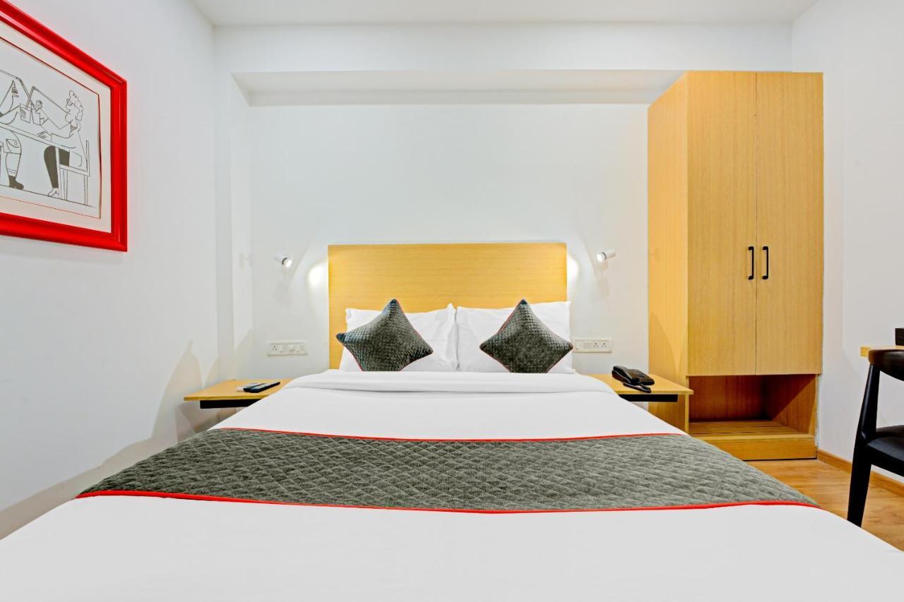 Oyo Townhouse 74871 Thoraipakkam Hotel Chennai Ngoại thất bức ảnh